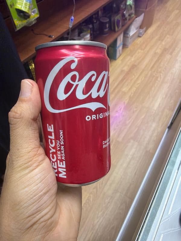 Coca-Cola In Glass, Can, Or Plastic — Why They Don’t Taste The Same